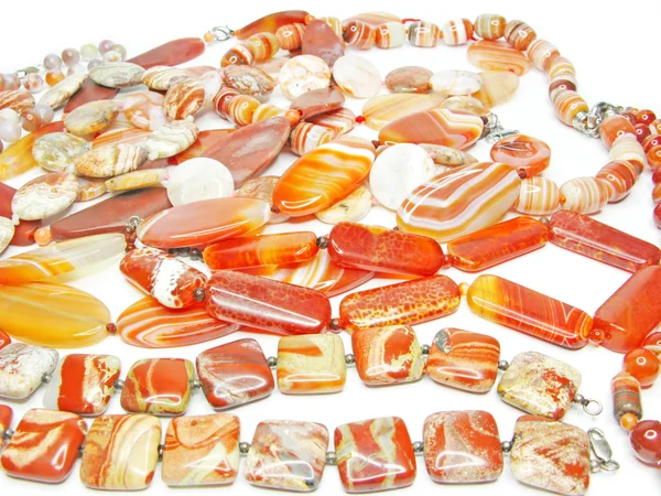 Un mucchio di perline di semigem rosso — Foto Stock