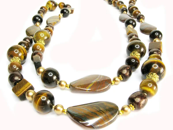 Smycken halvädelstenar bruna pärlor — Stockfoto