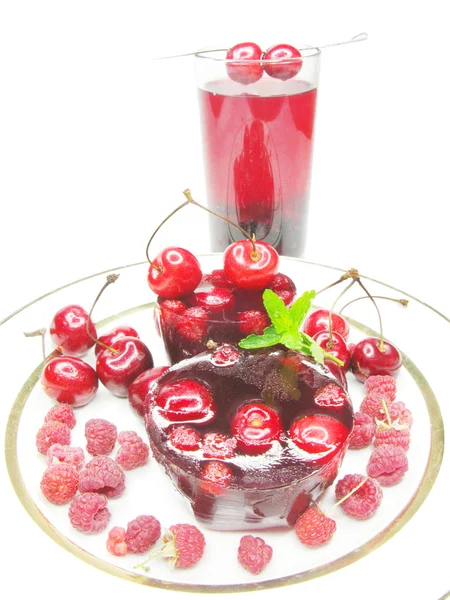 Körsbär dessert med pudding och gelé — Stockfoto
