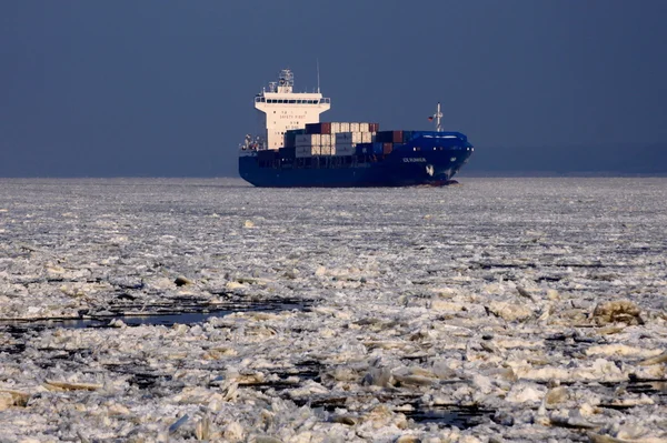Loď v ledu — Stock fotografie