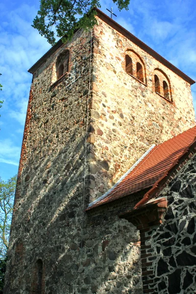 Wieża starego kościoła — Zdjęcie stockowe