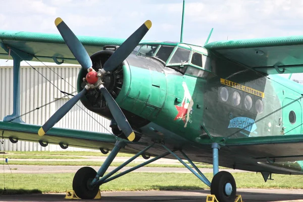 Velho avião — Fotografia de Stock