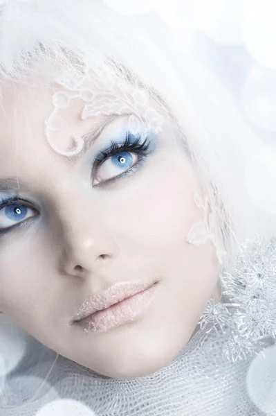 Winterschönheit. High-Key-Modekunst. Perfektes Make-up — Stockfoto