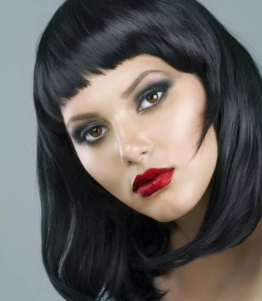 Brunette Extreme Make-up. Kapsel — Stockfoto