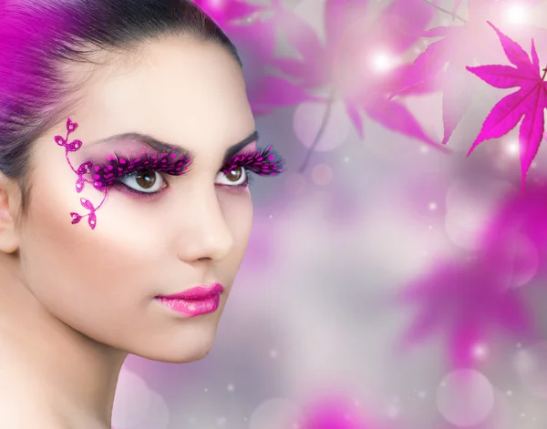 Vacker flicka. Creative mode makeup — Stockfoto