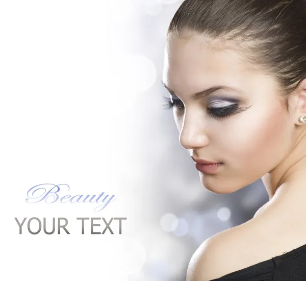 Beautiful Girl's Face. Perfect Makeup — Stock Photo, Image