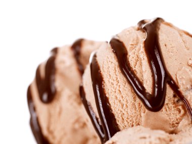 Çikolatalı dondurma üzerine beyaz izole