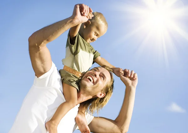 Happy Father And Son Outdoor — Stock Photo, Image