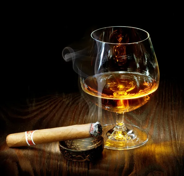 Zigarre und Cognac — Stockfoto