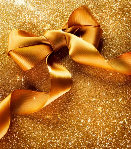 Золотая лента лук на мигающий фон Holiday Background.Gree — стоковое фото