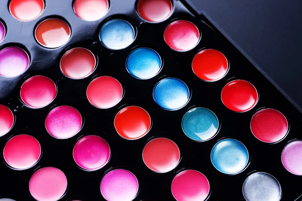 Conjunto de maquillaje. Paleta de sombras multicolor profesional — Foto de Stock