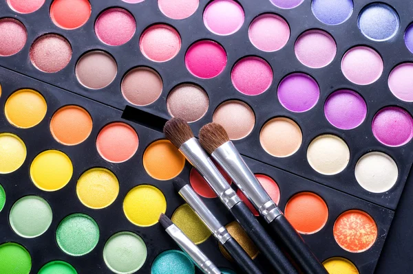 Conjunto de maquiagem. Paleta de sombra multicolor profissional — Fotografia de Stock
