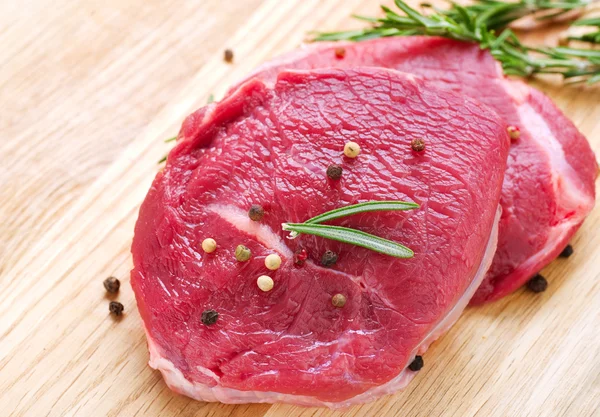 Et çiğ biftek — Stok fotoğraf