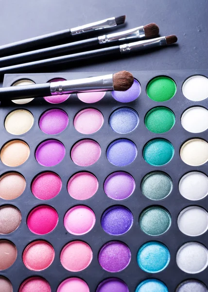 Maquilhagem. Paleta profissional de sombras multicoloridas — Fotografia de Stock