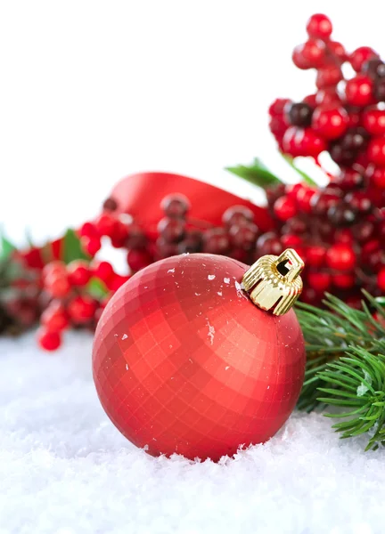ホワイト上のクリスマスの装飾 — ストック写真