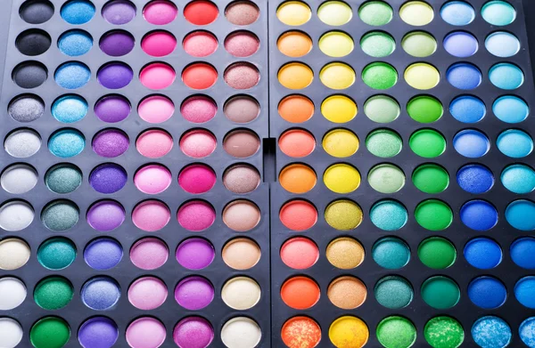 Conjunto de maquilhagem. Paleta de sombra multicolorida profissional — Fotografia de Stock