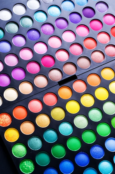 Maquillaje. Paleta profesional de sombra de ojos multicolor — Foto de Stock