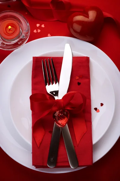 ロマンチックなディナー。バレンタインの日のための場所の設定 — ストック写真