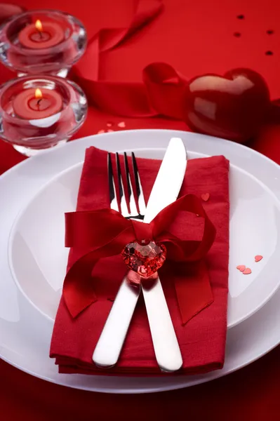 Romantickou večeři. Prostírání pro den svatého Valentýna — Stock fotografie