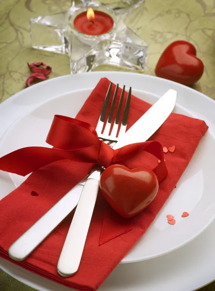 Cena romántica. Ajuste de mesa para el día de San Valentín —  Fotos de Stock