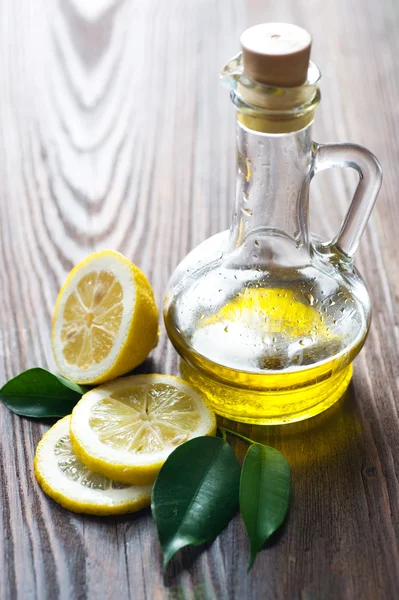 Оливкова олія і лимон — стокове фото