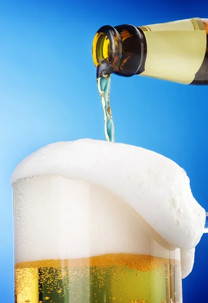 Pouring Beer — Stock Photo, Image