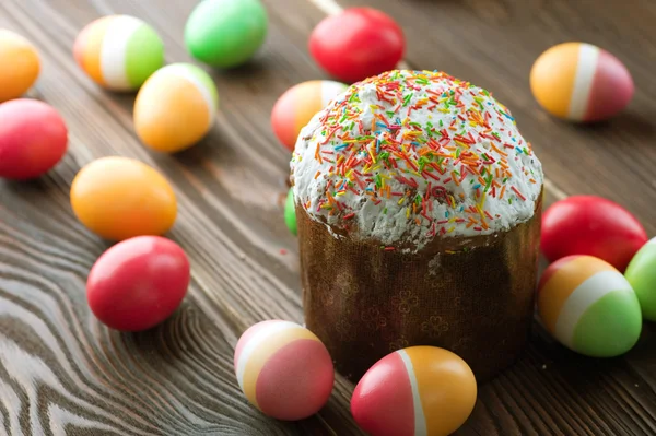 Colorful Easter Eggs And Cake — Stock Photo, Image