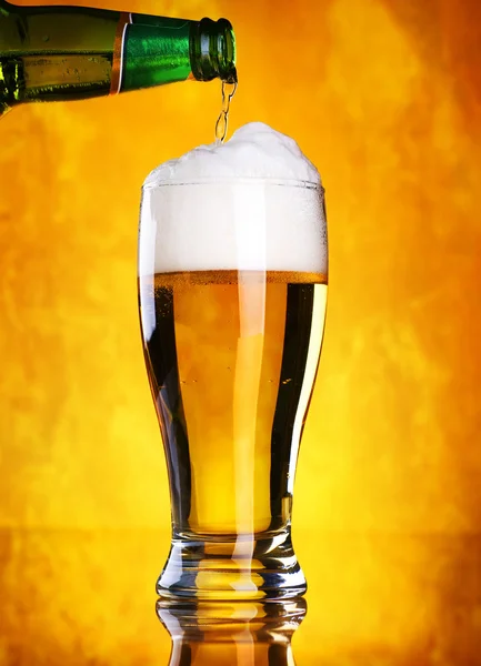 Beer Pouring — Stock Photo, Image