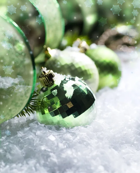Weihnachtsdekoration mit Schnee — Stockfoto