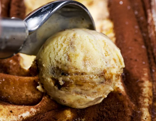 Ice Cream scoop with chocolate and caramel — Stock Photo, Image