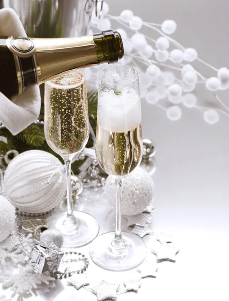 Nieuwjaar kaart ontwerp met champagne — Stockfoto