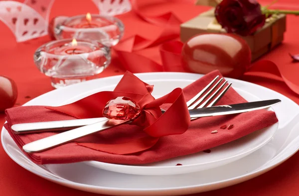 ロマンチックなディナー。バレンタインの日のための場所の設定 ストックフォト