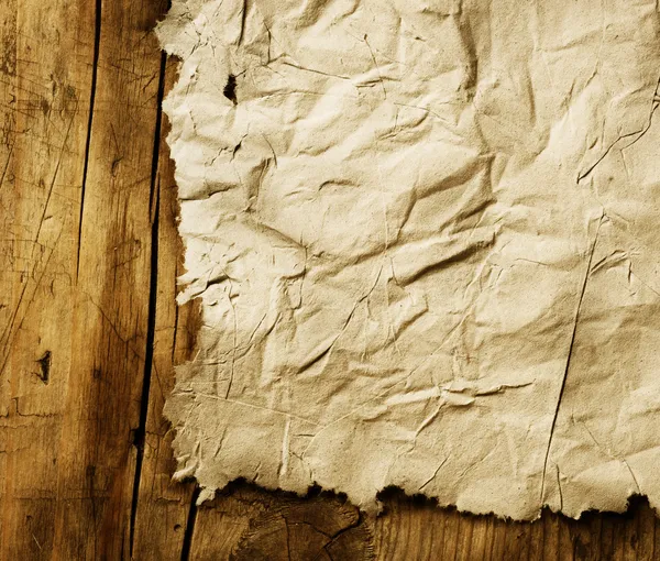 Folha de papel velho sobre fundo de madeira closeup Imagens Royalty-Free