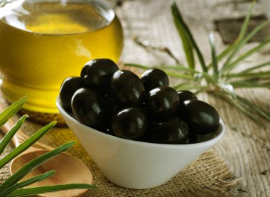 Siyah Zeytin ve sızma zeytinyağı