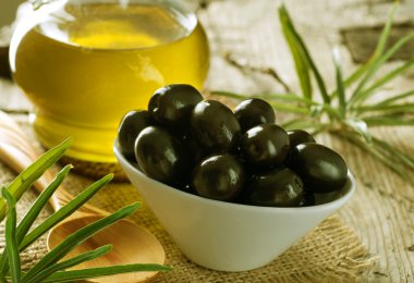 Siyah Zeytin ve sızma zeytinyağı