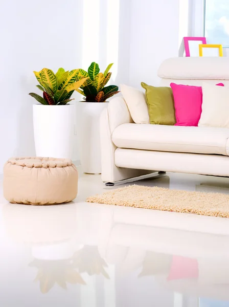 Moderní interiérové design.white obývací pokoj — Stock fotografie
