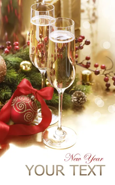 Celebración de Año Nuevo. Dos copas de champán —  Fotos de Stock