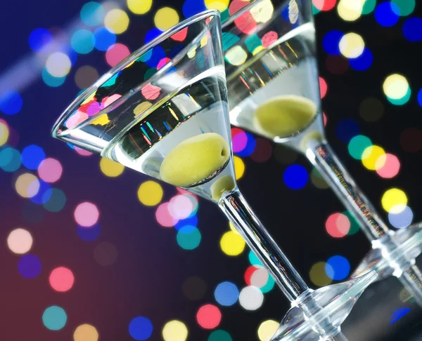 Martini-Cocktail mit Oliven — Stockfoto