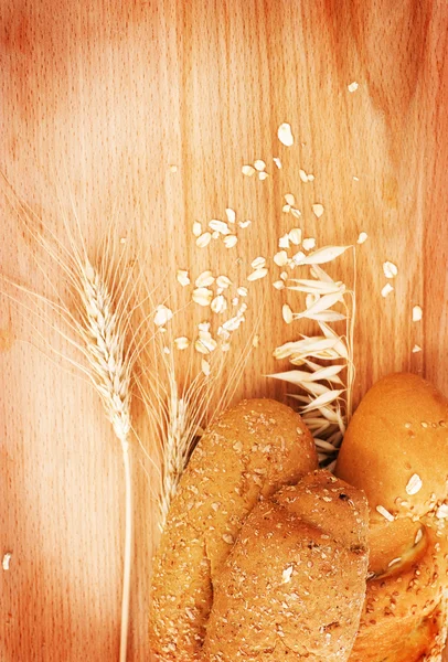Brood en tarwe met kopie ruimte — Stockfoto