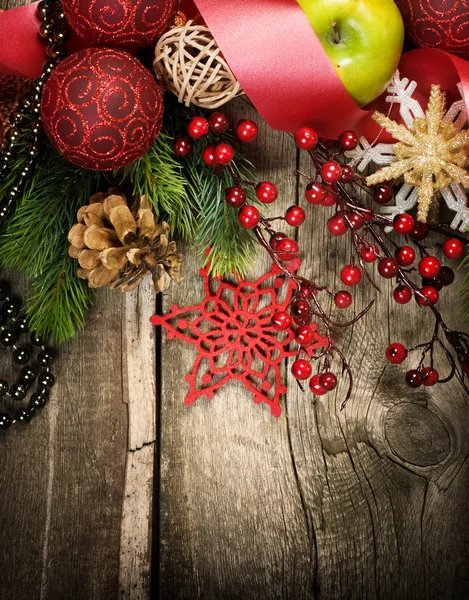 Natale Vintage decorazione bordo disegno su sfondo vecchio legno — Foto Stock