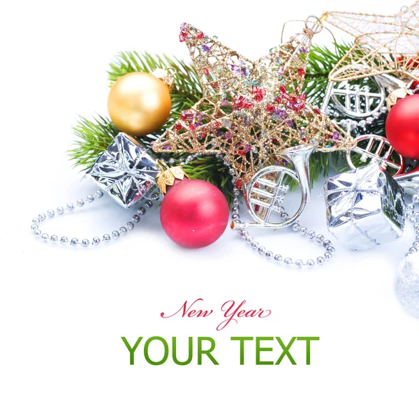 Nyår eller jul dekorationer gränsen över vita — Stockfoto