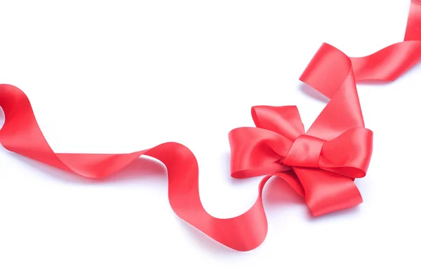 Rode satijnen geschenk boog. lint. geïsoleerd op wit — Stockfoto