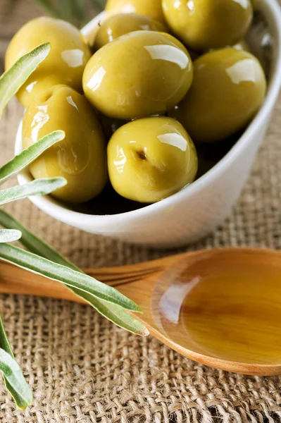 Olivy a panenský olivový olej — Stock fotografie
