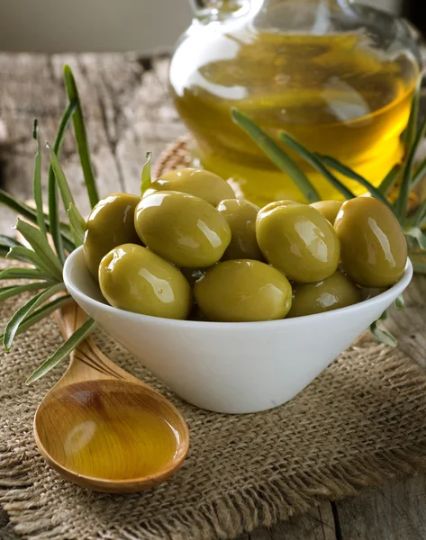 Olivy a panenský olivový olej — Stock fotografie
