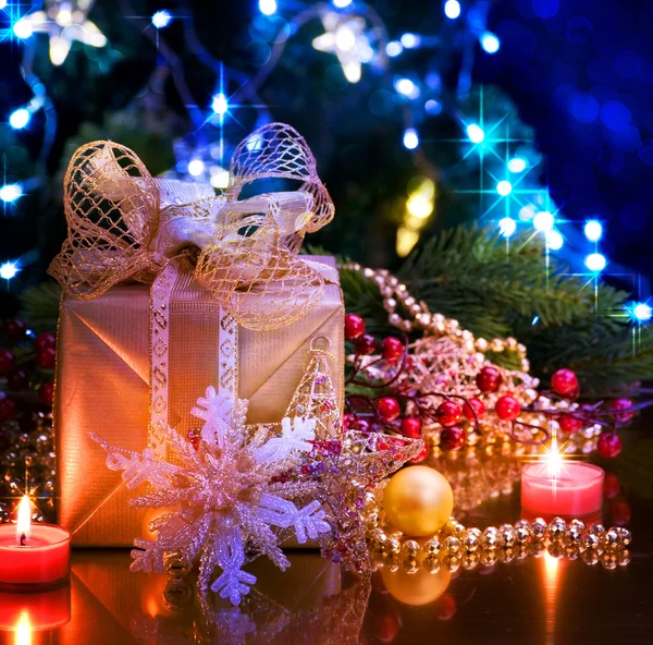 Jul och nyår dekoration över svart — Stockfoto