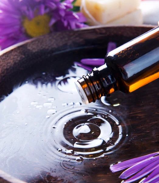 Aromaterapie. Esenciální olej. Lázeňská léčba — Stock fotografie
