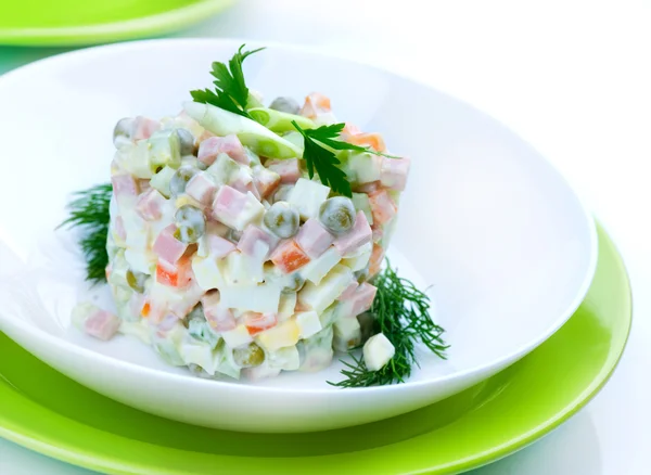 Salade Olivier. Russische traditionele salade — Stockfoto