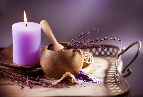 Wellness. Lavendel Bio-Kosmetik aus eigener Herstellung — Stockfoto