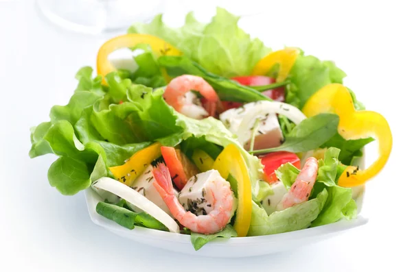 Gezonde salade met garnalen — Stockfoto