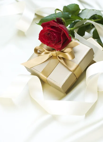 Wedding or Valentine gift over white silk — Stock Photo, Image